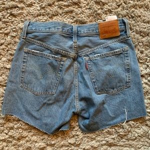 Levi shorts 26/27